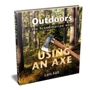 Outdoors the scandinavian way - Using an Axe - Lars Fält
